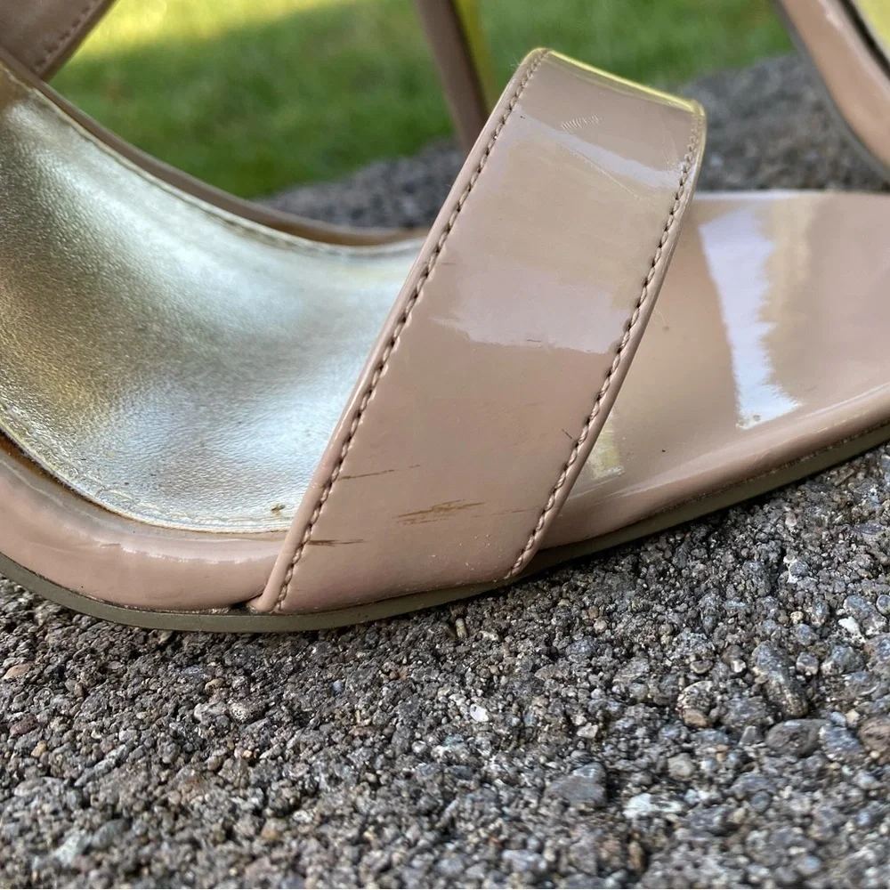 STEVE MADDEN~DANCER~COUPLE SCUFF MARKS AS SHOWN~PATENT LEATHER~SIZE 7 1/2~BR